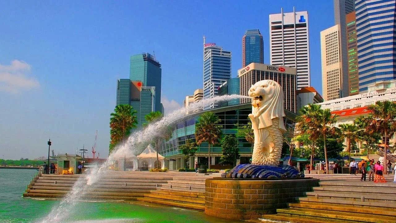 Discover Singapore’s iconic skyline, modern architecture, and vibrant city life, from Marina Bay Sands to Gardens by the Bay.
